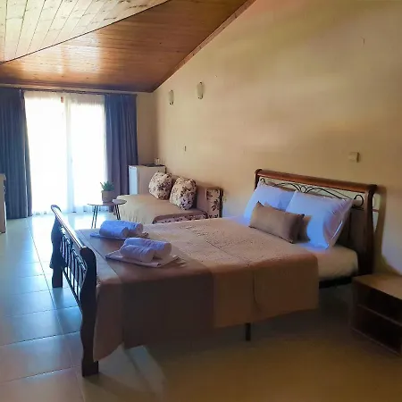Helios Hotell *