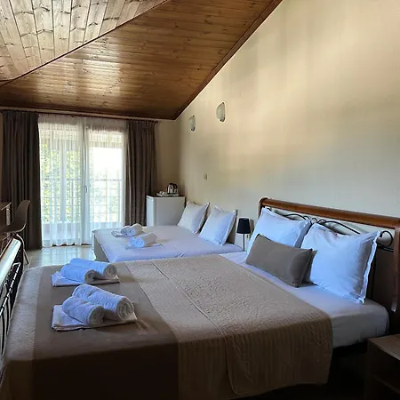 Helios Hotel *