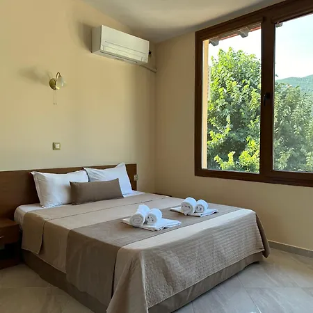 Helios Hotel *