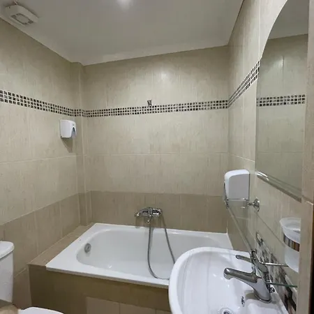 Helios מלון סטאברוס